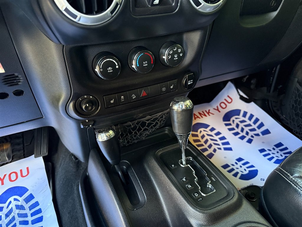 Used 2015 Jeep Wrangler Unlimited Rubicon w/ Dual Top Group AWD/4WD image 44