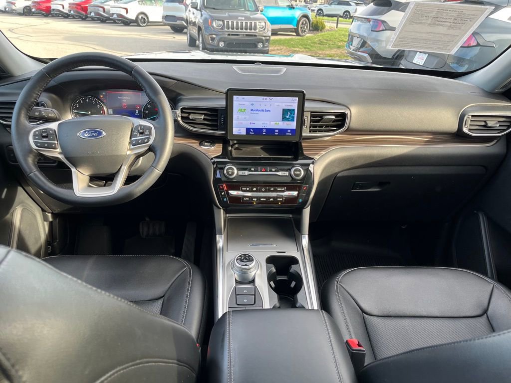 Used 2022 Ford Explorer Limited w/ Equipment Group 301A image 17