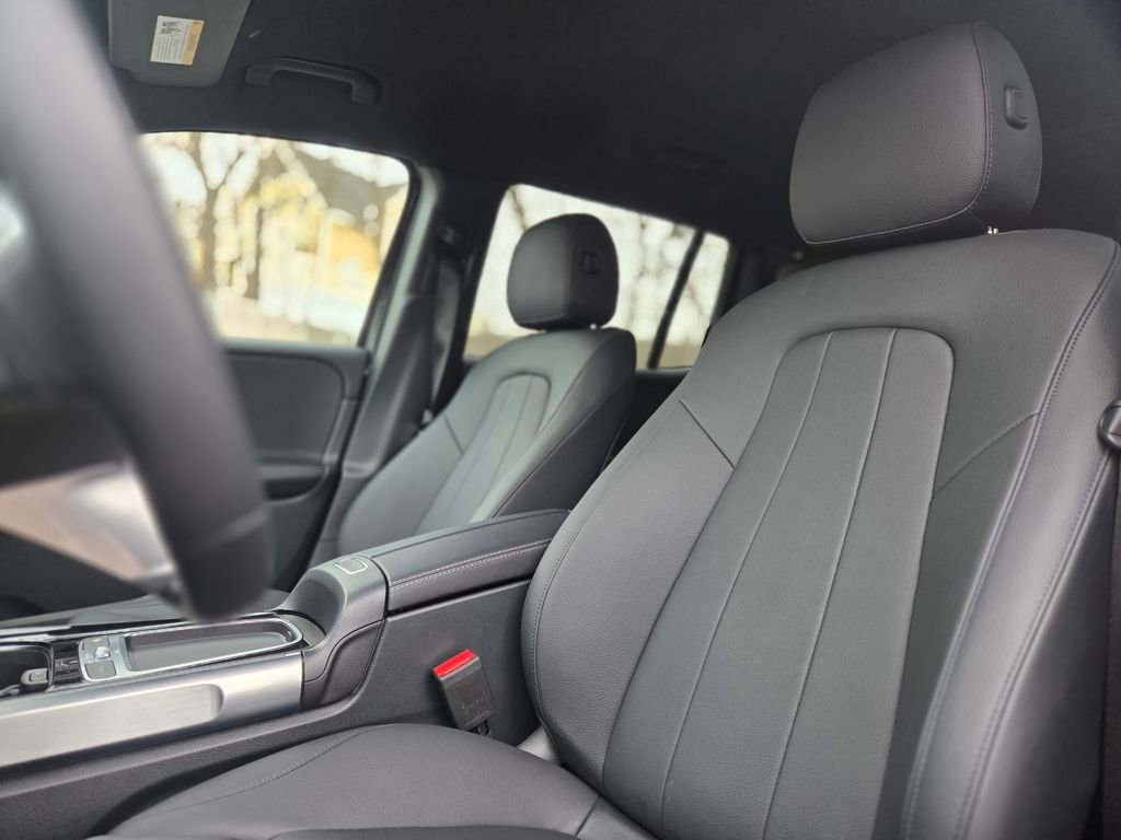 Used 2025 Mercedes-Benz GLB 250 4MATIC image 19