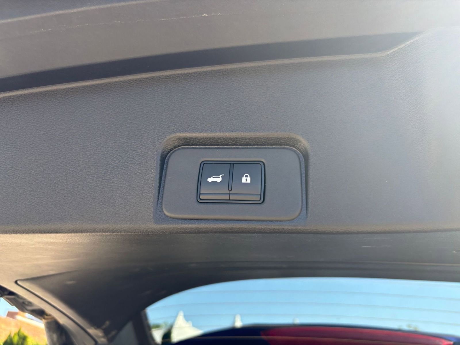 Used 2025 Nissan Rogue SV FWD image 23