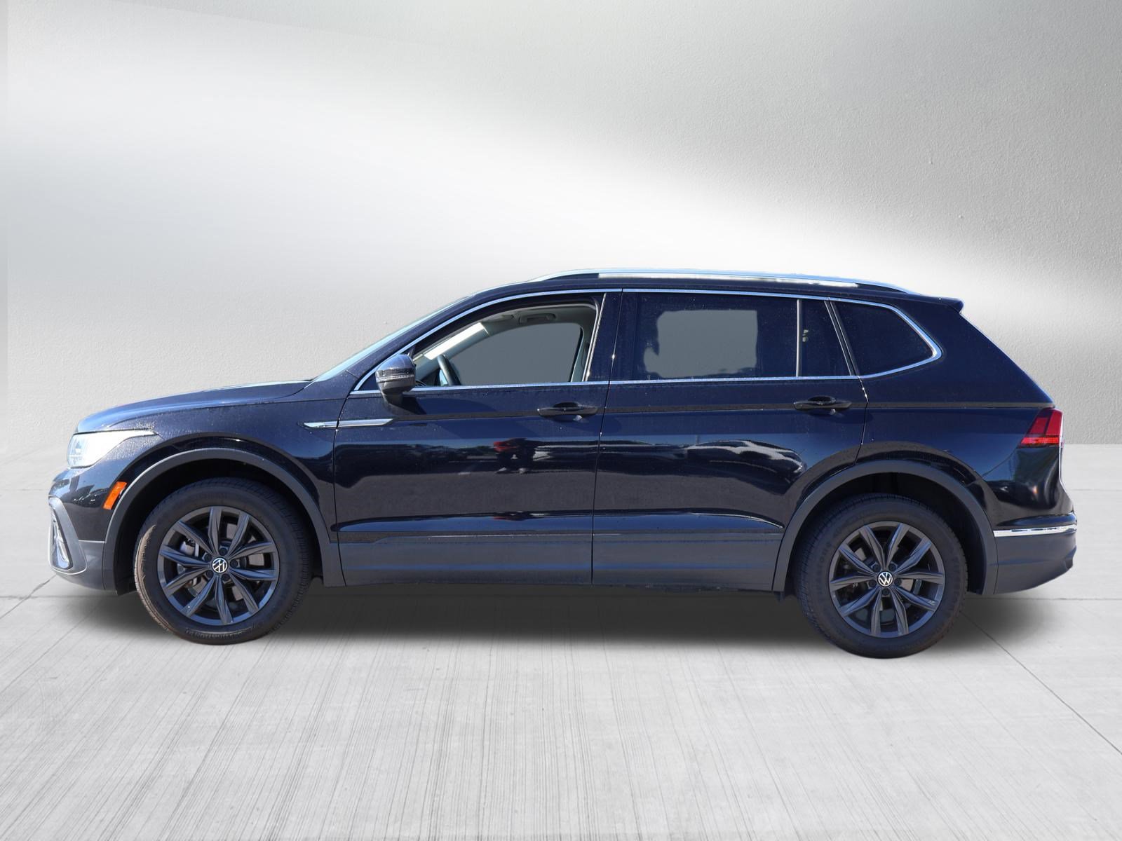 Used 2022 Volkswagen Tiguan SE w/ Panoramic Sunroof Package AWD/4WD image 4