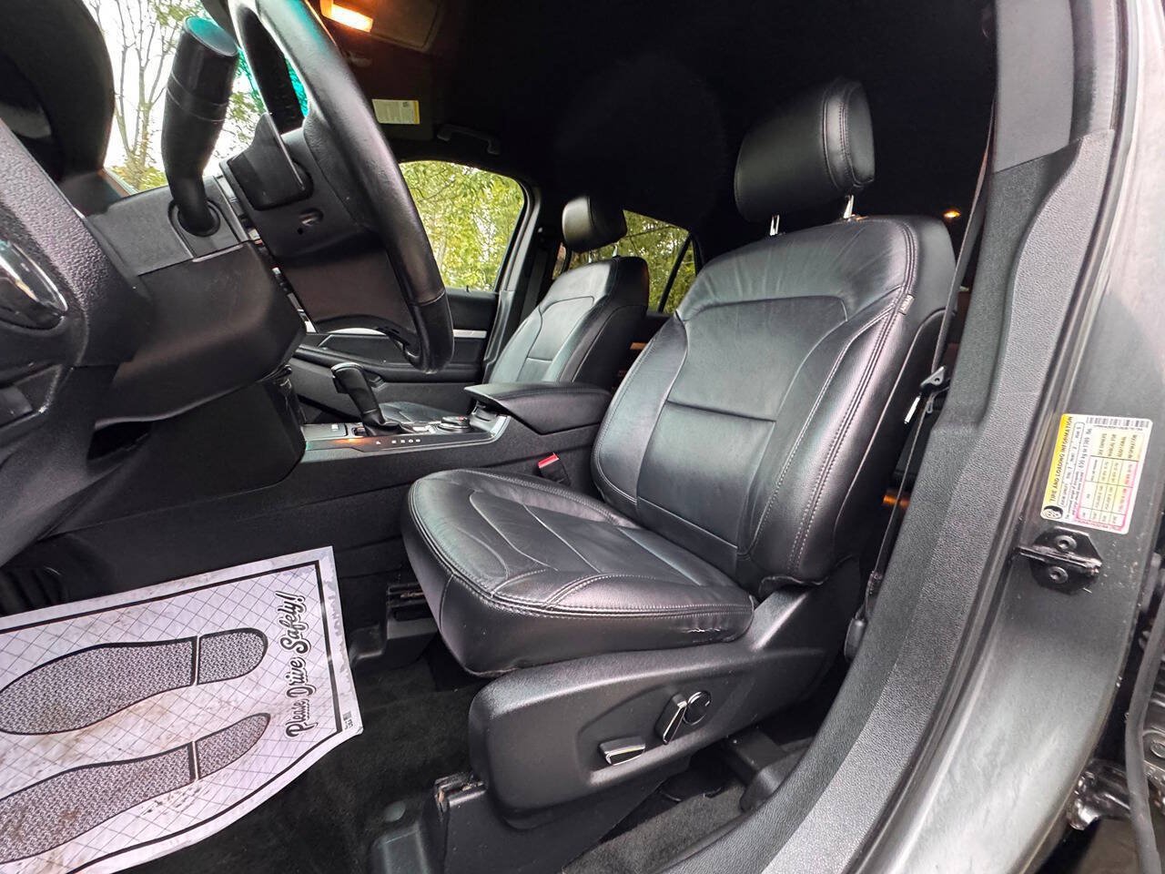 Used 2016 Ford Explorer XLT w/ Equipment Group 202A AWD/4WD image 11