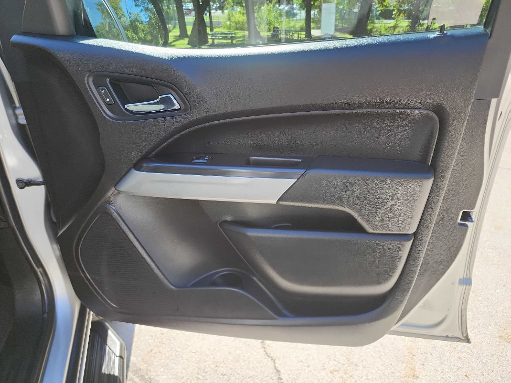 Used 2017 Chevrolet Colorado LT RWD image 39