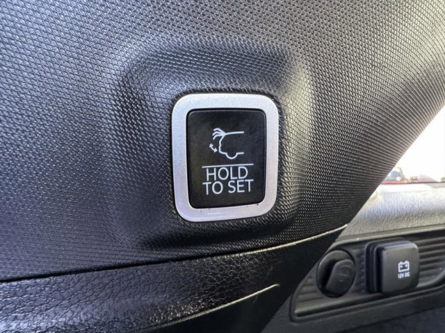 Used 2023 Jeep Grand Cherokee Overland image 12