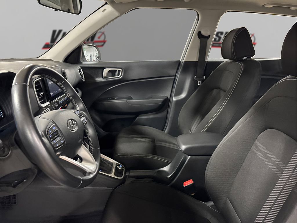 Used 2023 Hyundai Venue SEL w/ Cargo Package image 9