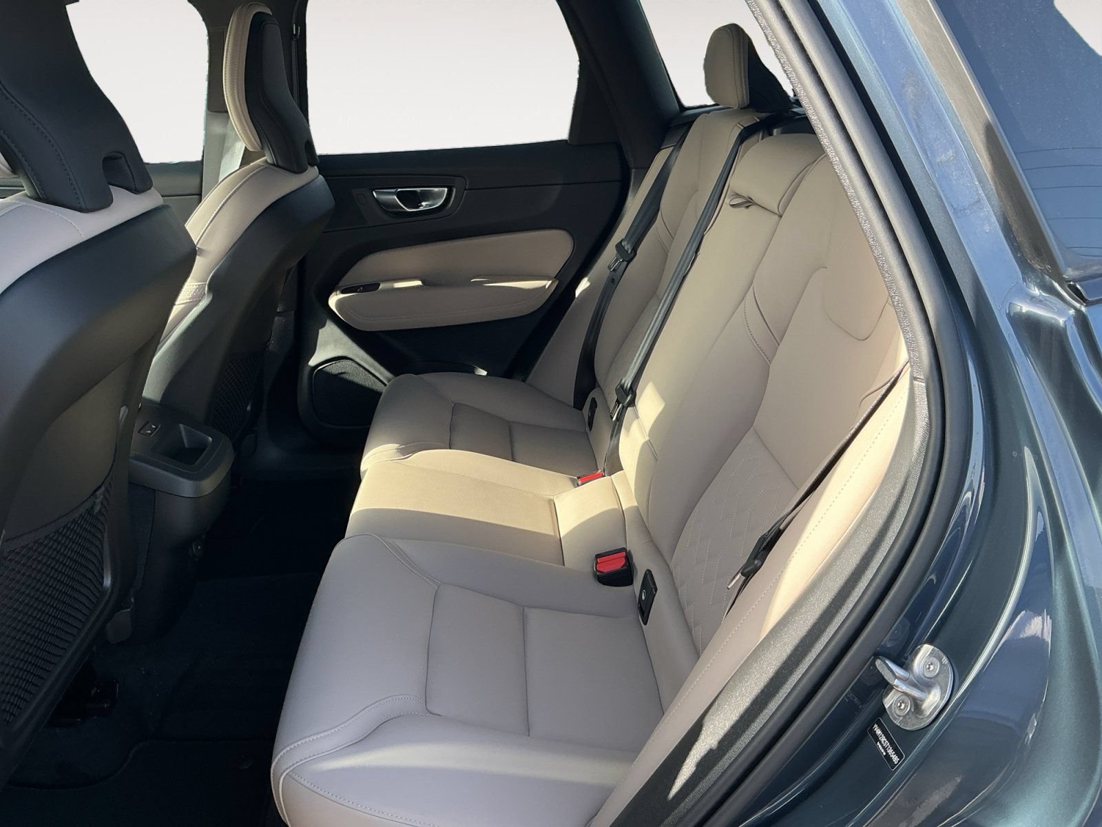 New 2026 Volvo XC60 B5 Plus w/ Protection Package Premier AWD/4WD image 13