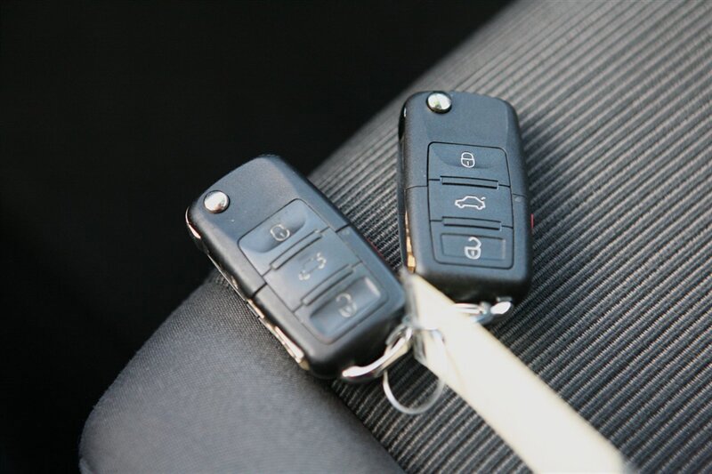 Used 2009 Volkswagen Rabbit S FWD image 24