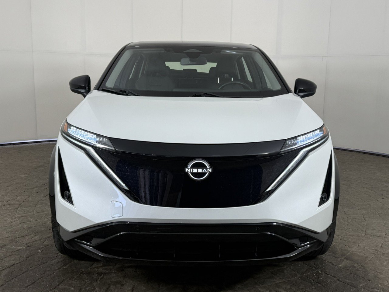 Used 2023 Nissan Ariya FWD image 2