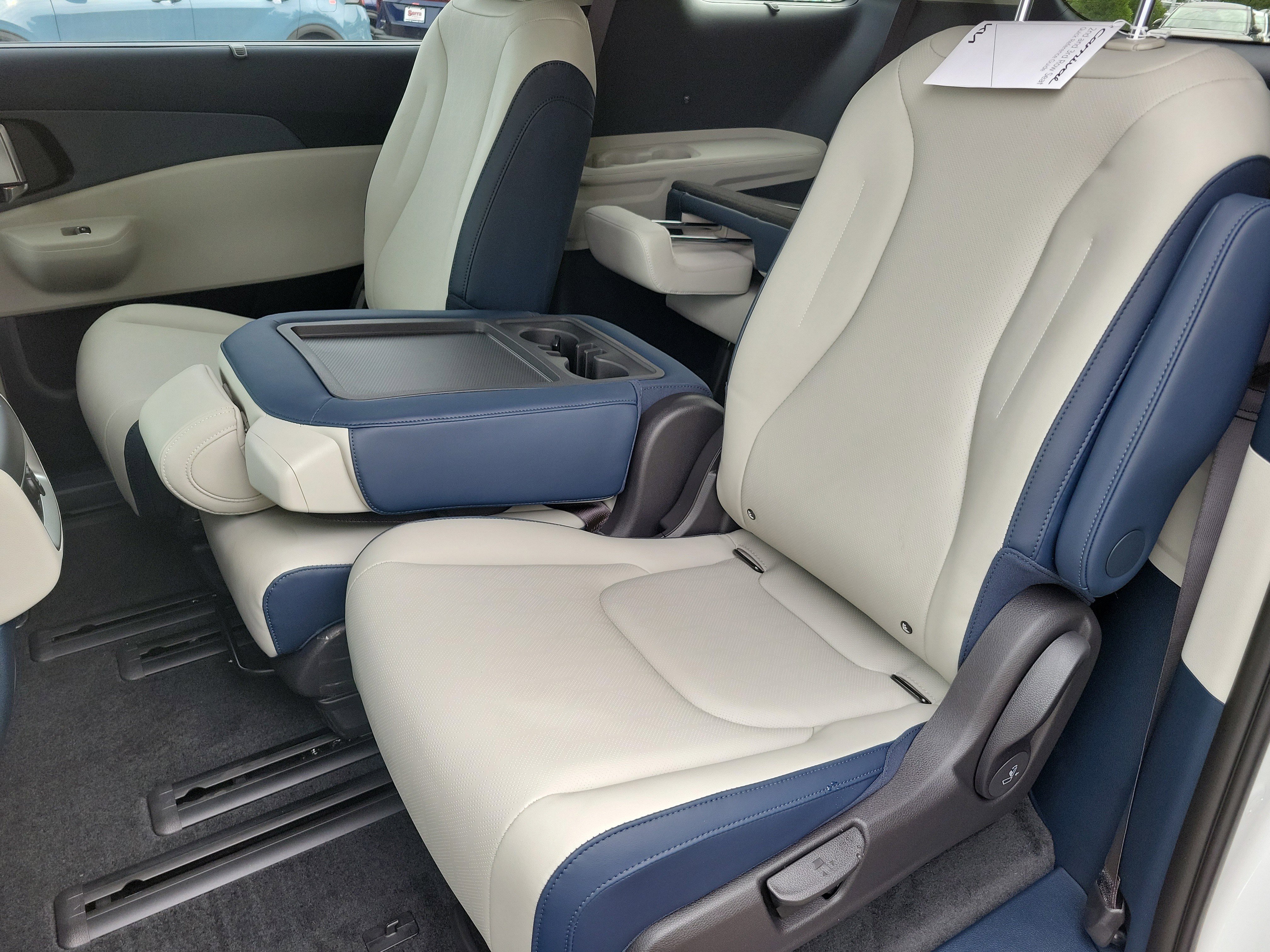 New 2026 Kia Carnival EX image 7