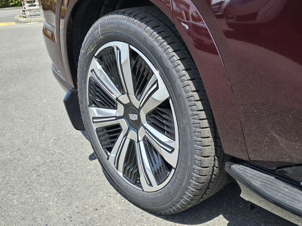 New 2025 Cadillac Escalade IQ Luxury 2 image 16