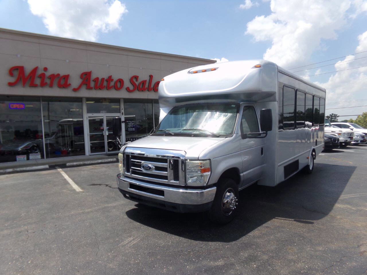 Used 2012 Ford E-450 and Econoline 450 Super Duty w/ Shuttle Bus Prep Pkg image 1