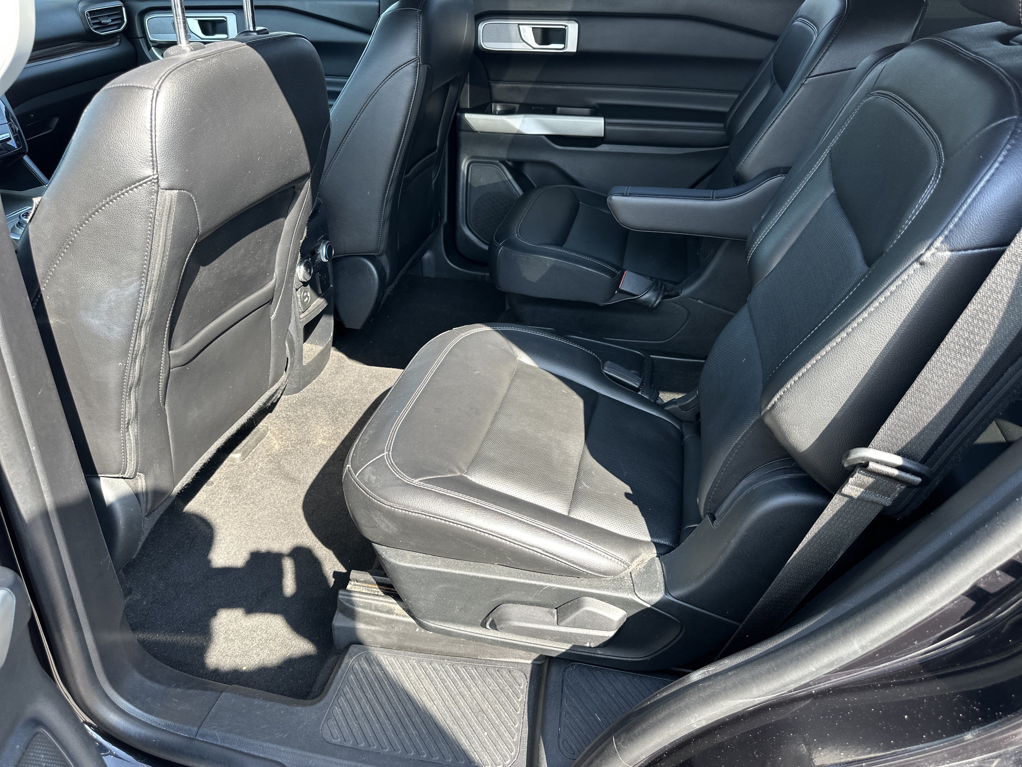 Used 2021 Ford Explorer Limited w/ Equipment Group 301A AWD/4WD image 23