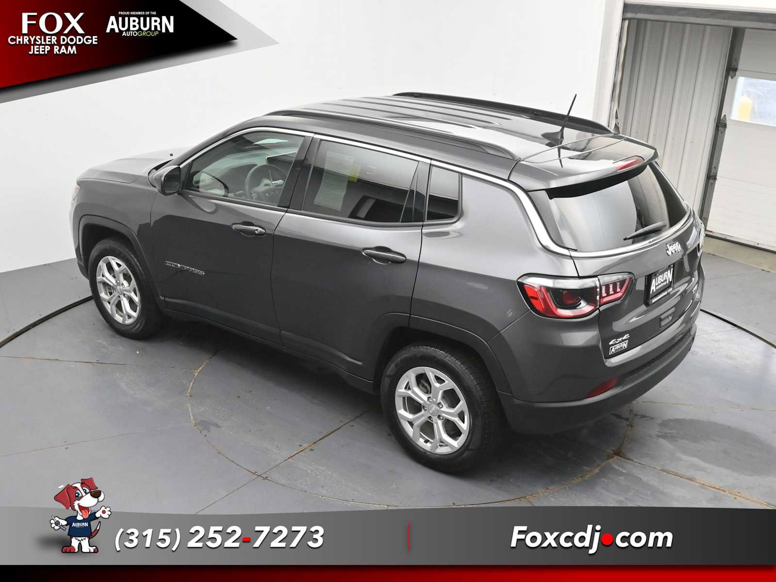 Used 2024 Jeep Compass Latitude w/ Convenience Group AWD/4WD image 31