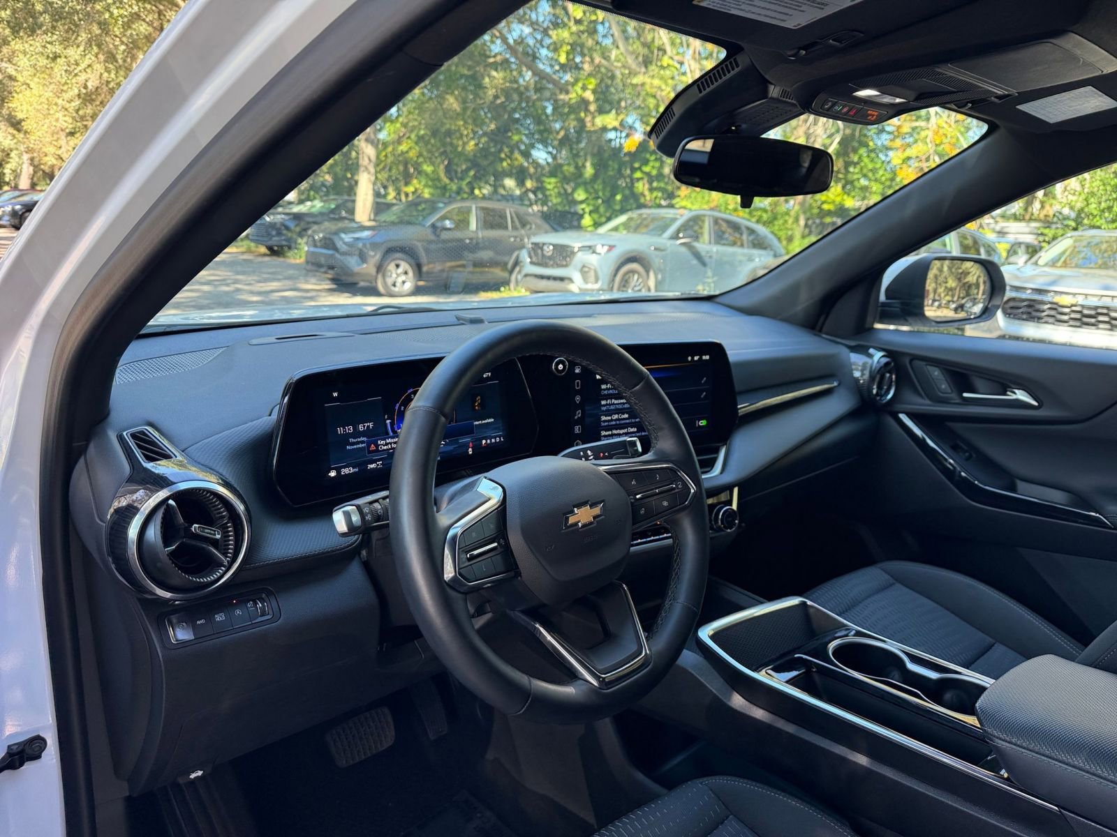 Used 2025 Chevrolet Equinox LT image 28