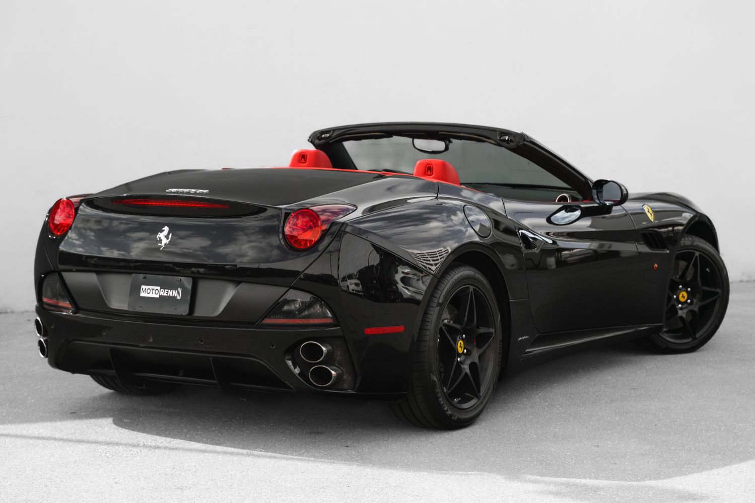 Used 2010 Ferrari California RWD image 3