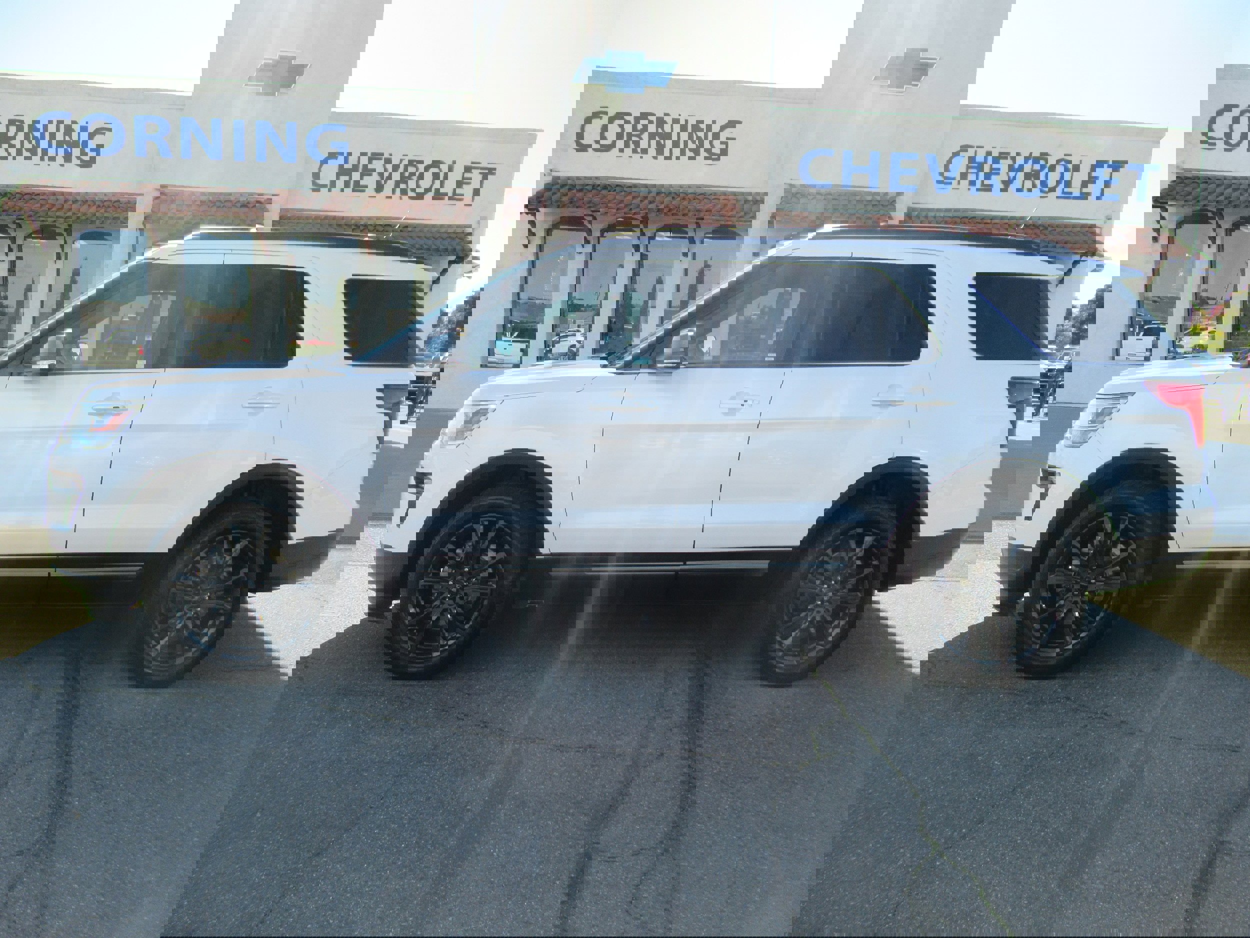 Used 2019 Ford Explorer XLT w/ Equipment Group 202A image 2