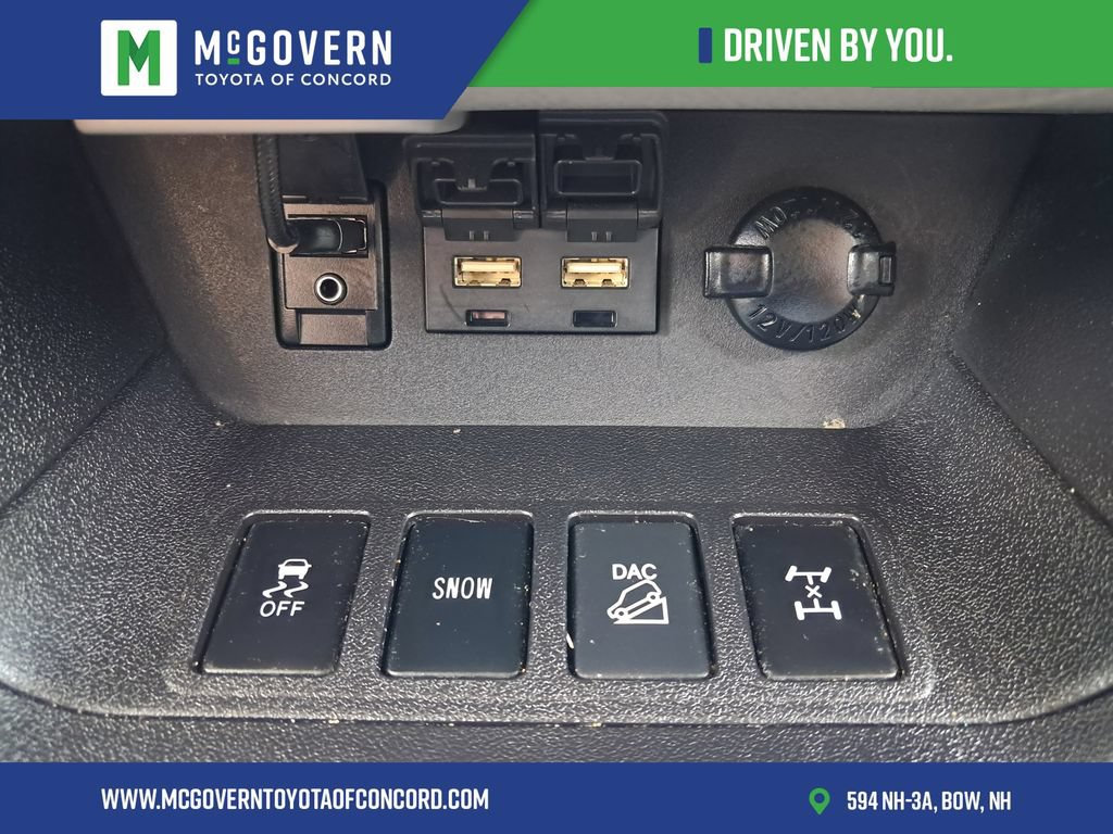 Used 2019 Toyota Highlander Plus AWD/4WD image 25