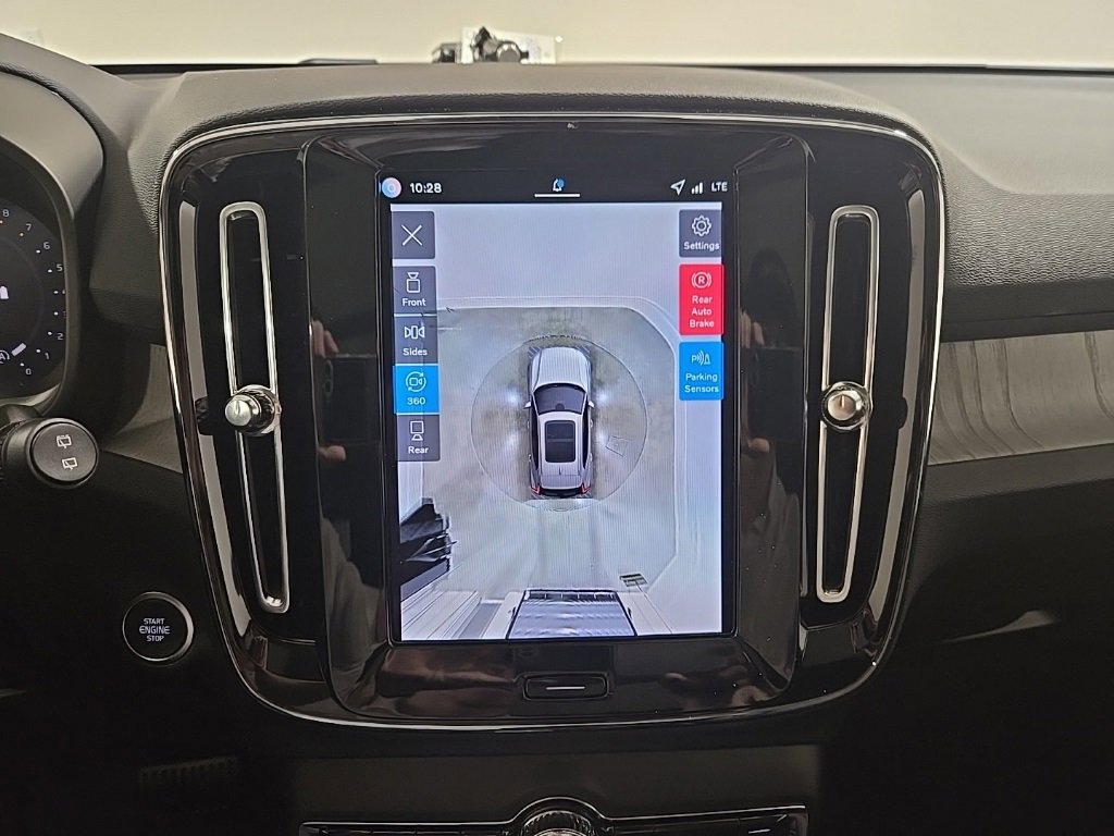 New 2026 Volvo XC40 B5 Plus w/ Protection Package Premier image 18