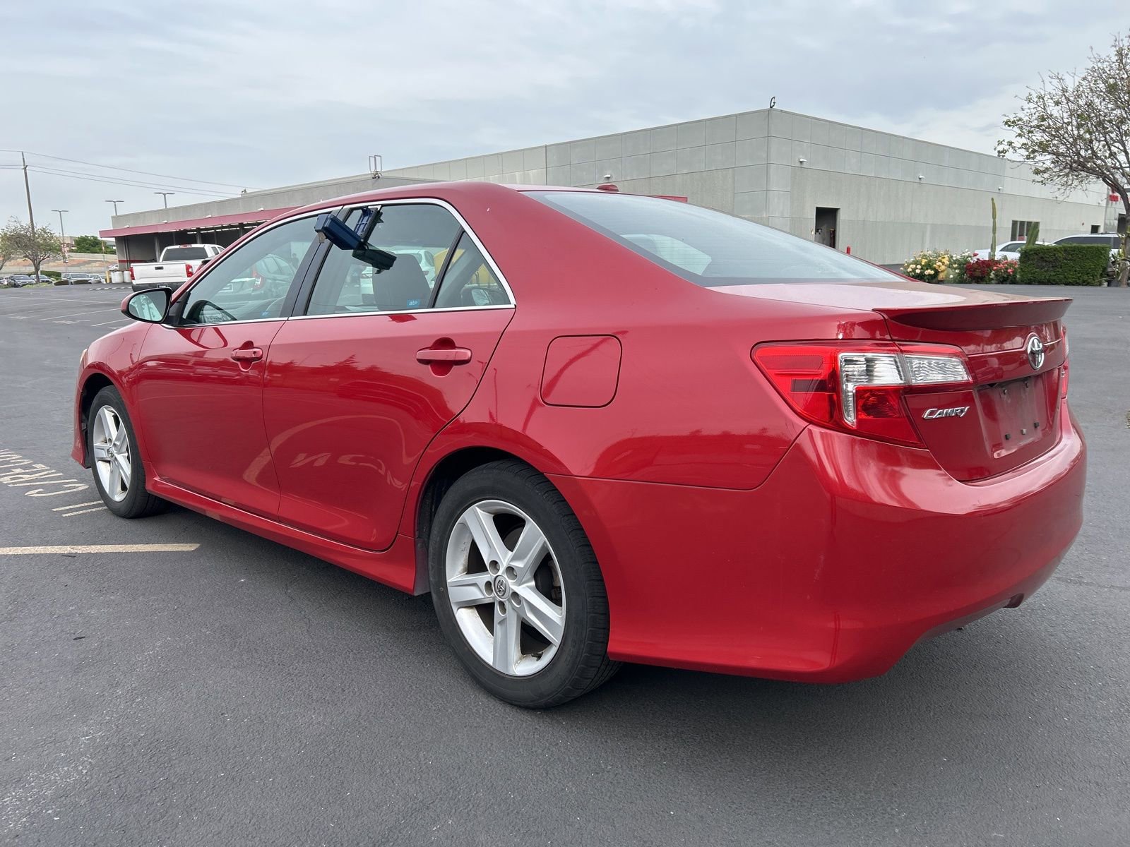 Used 2014 Toyota Camry SE w/ Leather Package image 3