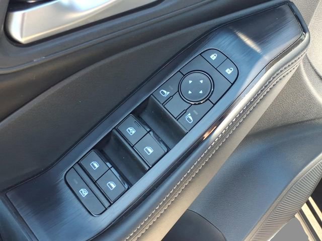 Used 2025 Nissan Rogue SV w/ SV Premium Package image 17