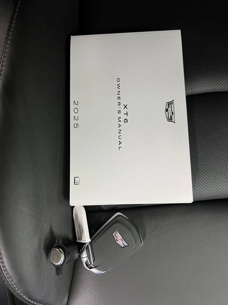 Certified 2025 Cadillac XT6 Premium Luxury AWD/4WD image 43