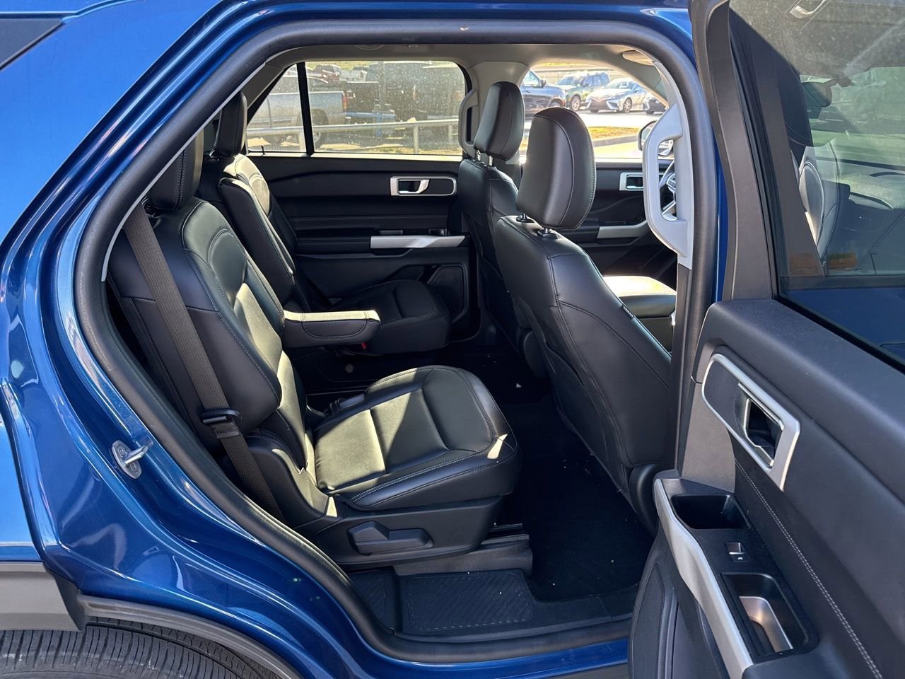 Used 2022 Ford Explorer XLT w/ Equipment Group 202A image 12