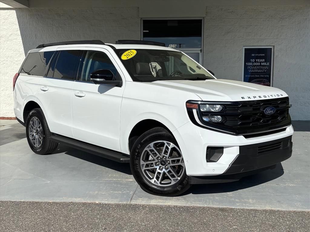 Used 2025 Ford Expedition Active RWD image 1