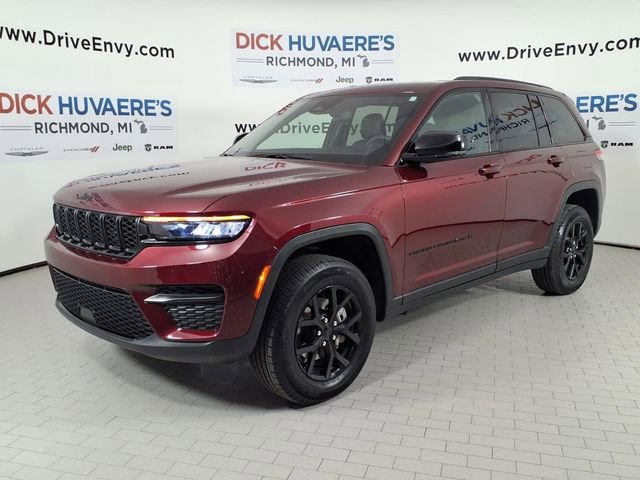 Used 2024 Jeep Grand Cherokee Altitude image 1