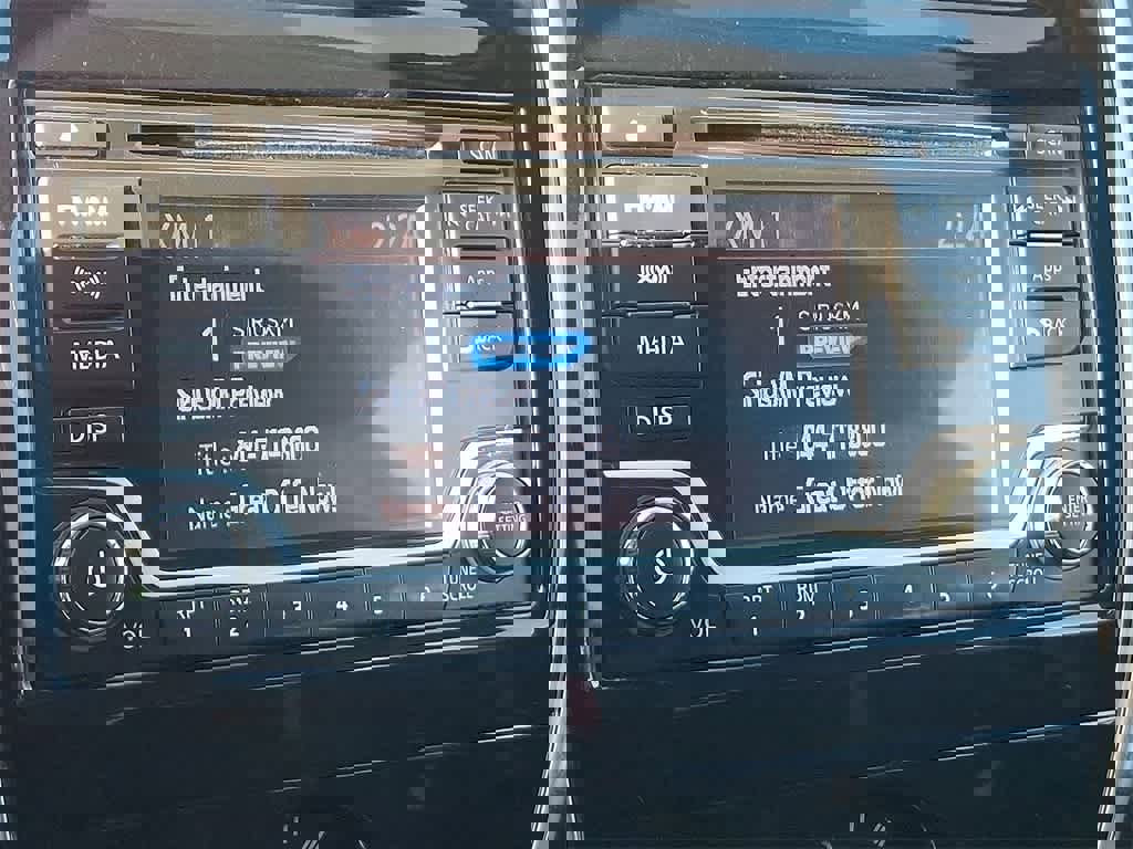 Used 2015 Nissan Versa Note SR w/ SR Convenience Package image 14