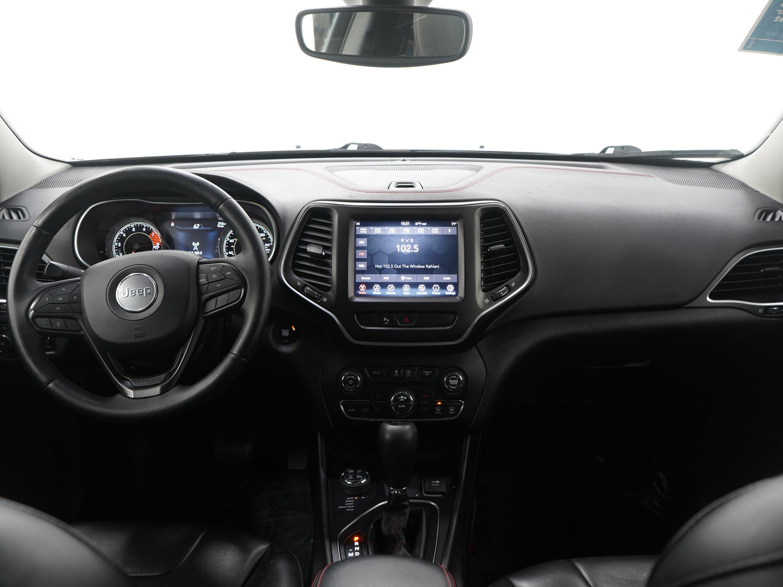 Used 2019 Jeep Cherokee Trailhawk w/ Cold Weather Group image 13