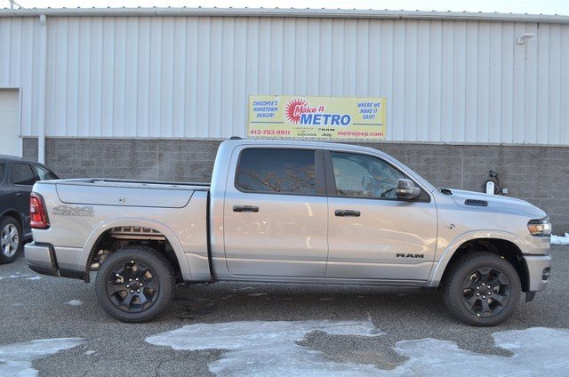 New 2026 RAM 1500 4x4 Crew Cab image 9