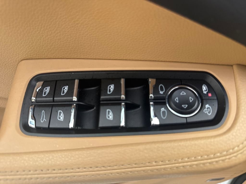 Used 2018 Porsche Macan image 24