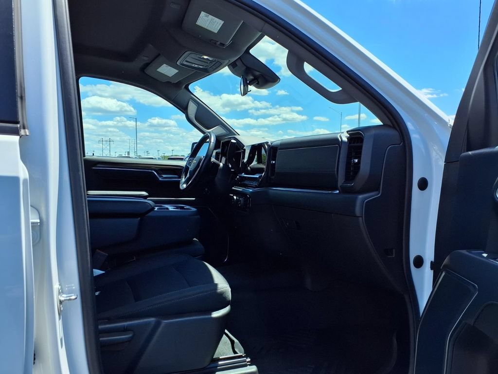 Used 2022 Chevrolet Silverado 1500 LT AWD/4WD image 24
