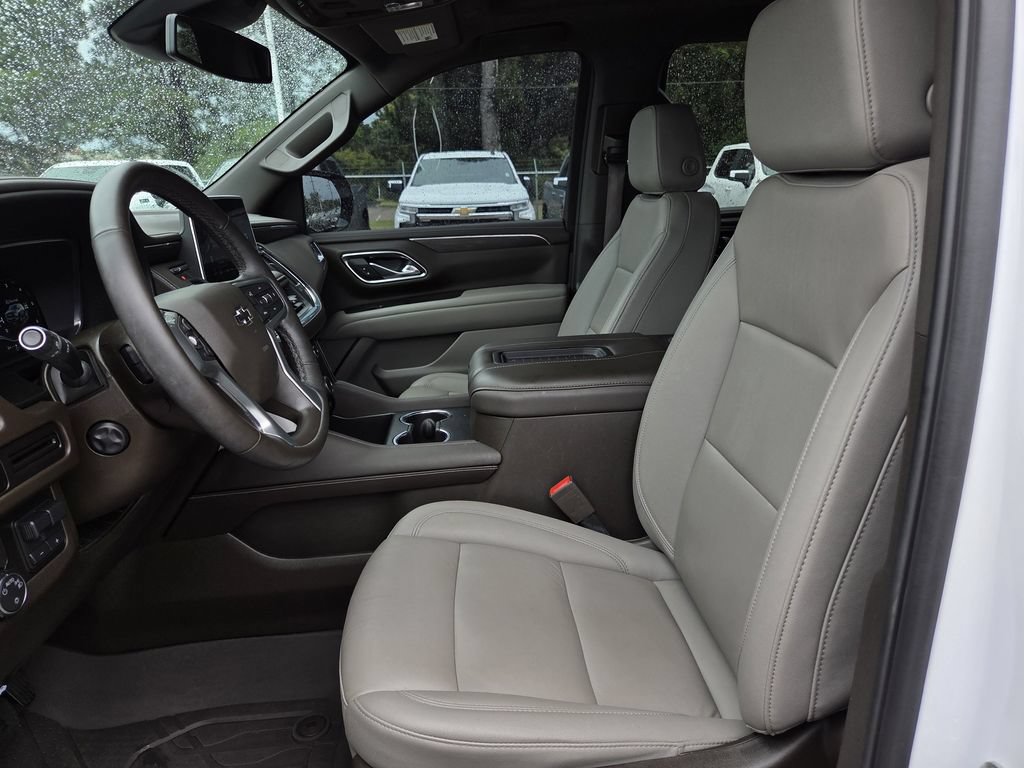 Used 2024 Chevrolet Suburban Z71 w/ Luxury Package AWD/4WD image 18