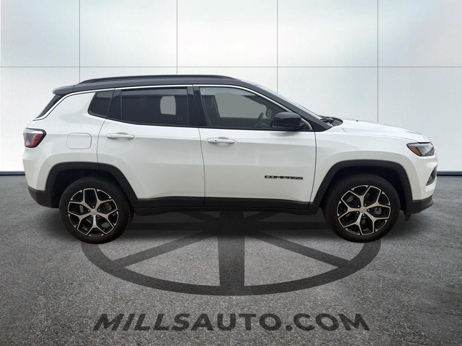 Used 2024 Jeep Compass Limited AWD/4WD image 3