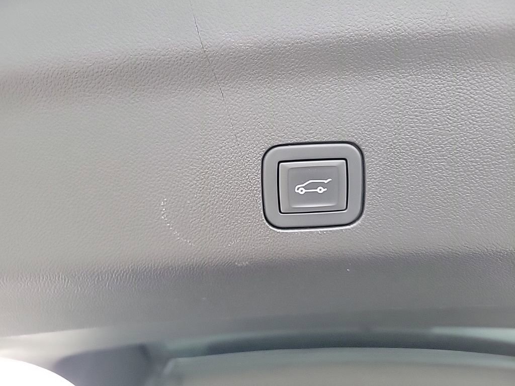 Used 2023 GMC Yukon SLT w/ SLT Luxury Package AWD/4WD image 12