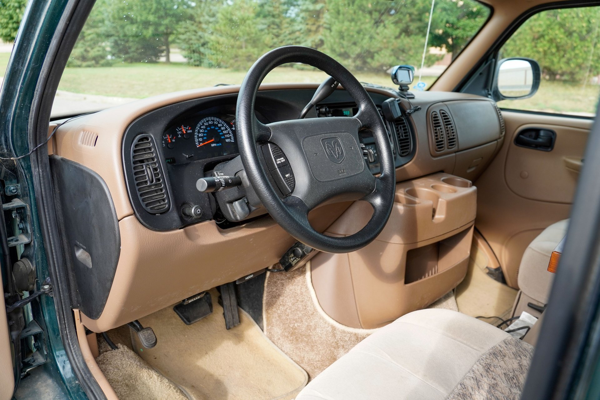 Used 2000 Dodge B1500 RWD image 3