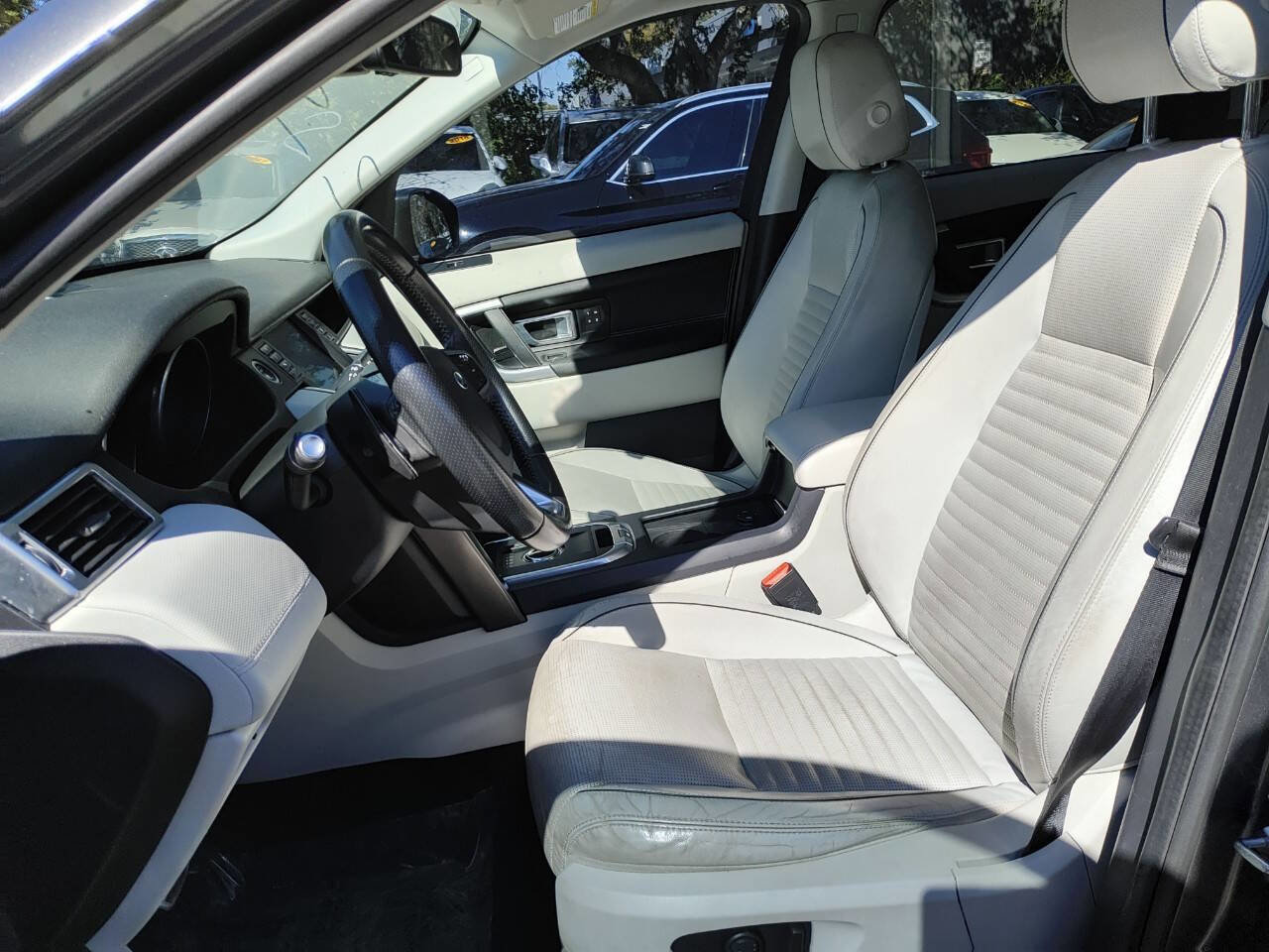 Used 2017 Land Rover Discovery Sport HSE image 25