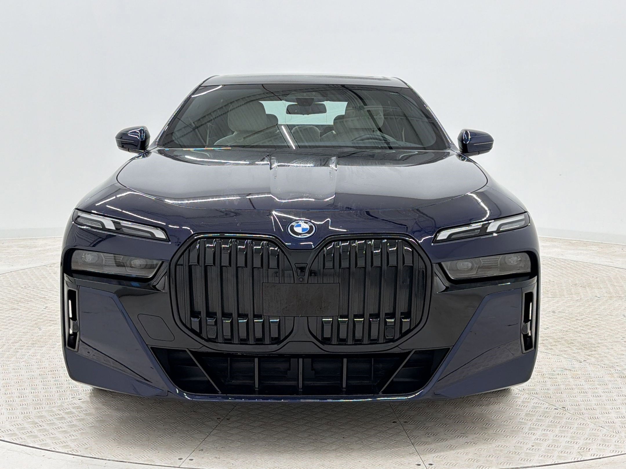 Certified 2023 BMW i7 xDrive60 AWD/4WD image 6