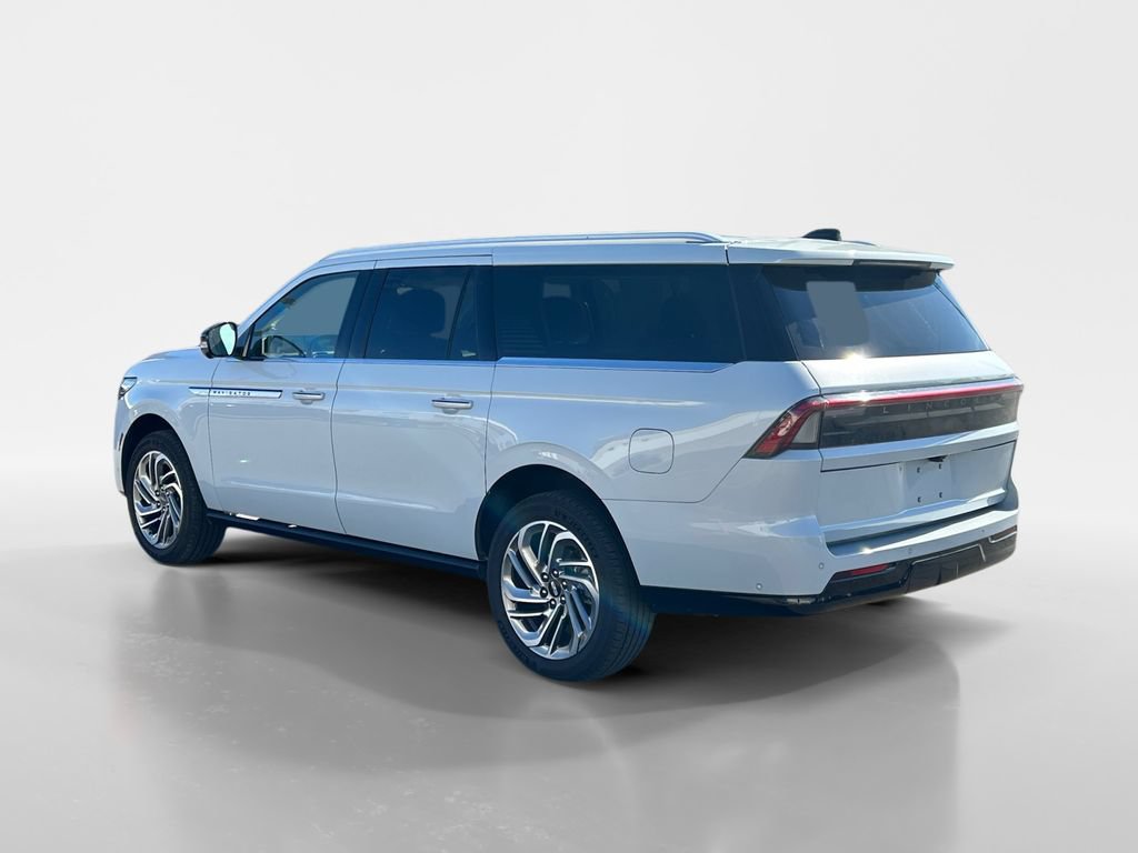 Used 2025 Lincoln Navigator L Reserve AWD/4WD image 3