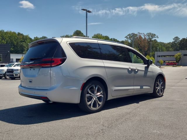 New 2026 Chrysler Pacifica Pinnacle image 3