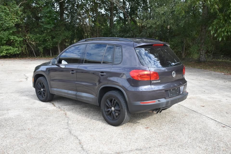 Used 2016 Volkswagen Tiguan S image 6