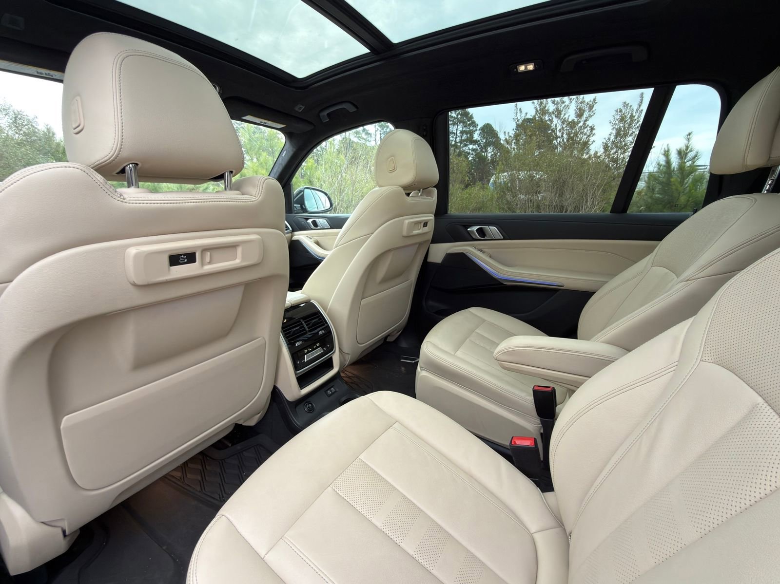 Used 2022 BMW X7 xDrive40i w/ Premium Package image 15