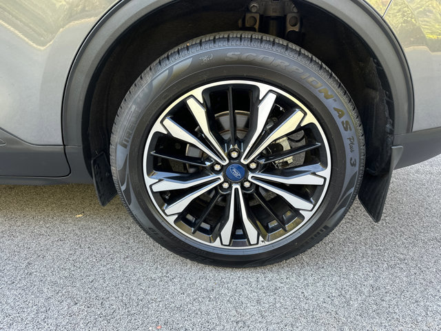 Used 2022 Ford Escape SE w/ SE Sport Appearance Package image 13