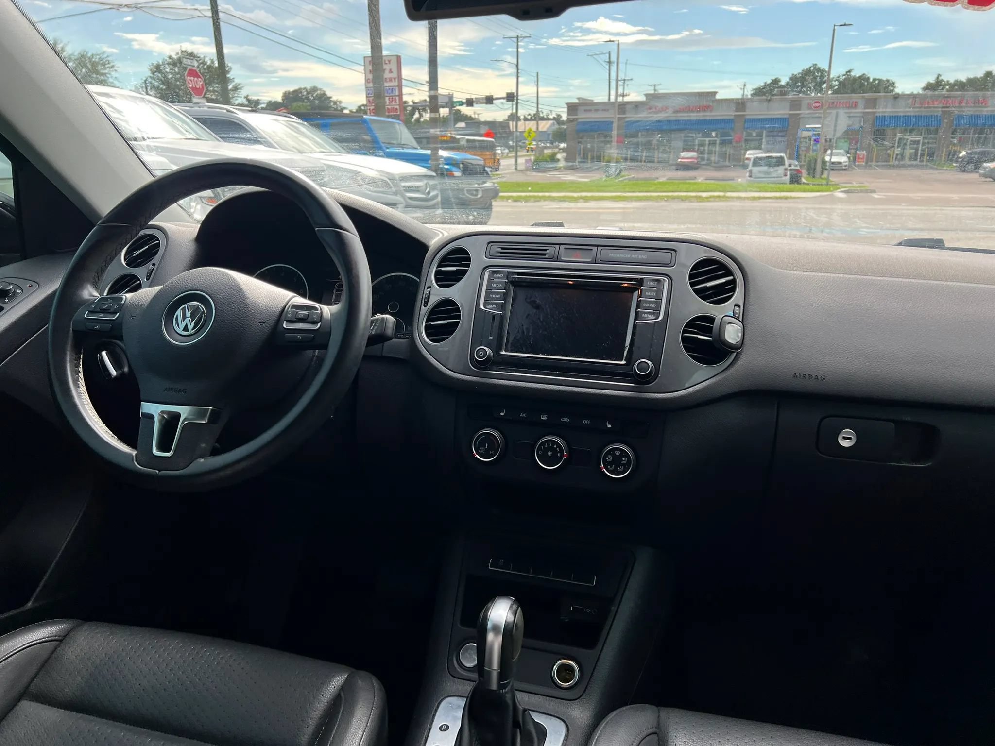Used 2017 Volkswagen Tiguan S FWD image 14