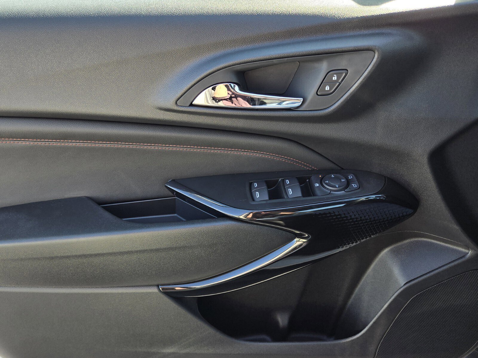 New 2026 Chevrolet Trax RS w/ Sunroof Package image 12