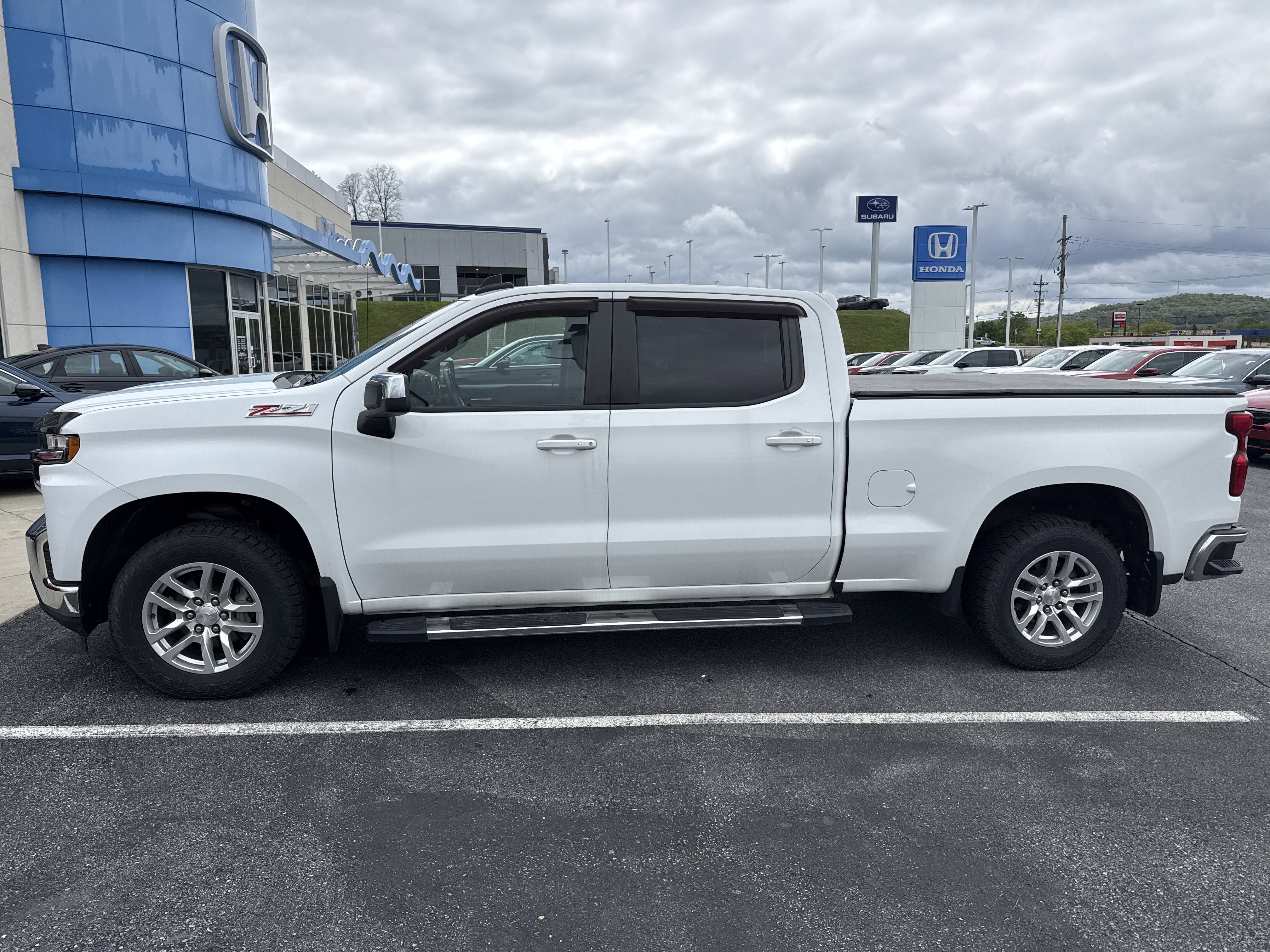 Used 2019 Chevrolet Silverado 1500 LT w/ All-Star Edition AWD/4WD image 2