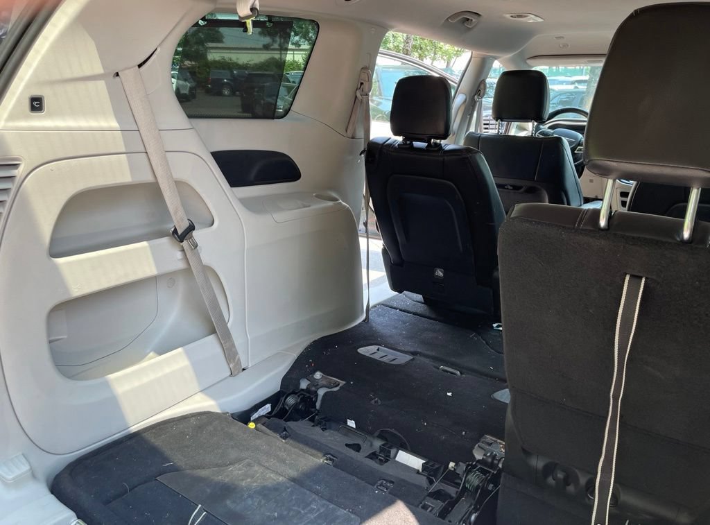 Used 2022 Chrysler Pacifica Touring-L FWD image 25