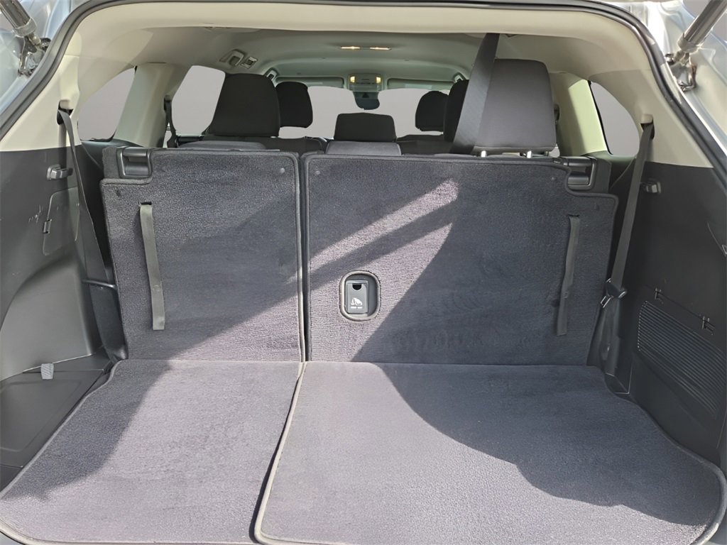 Used 2022 Toyota Highlander LE image 16