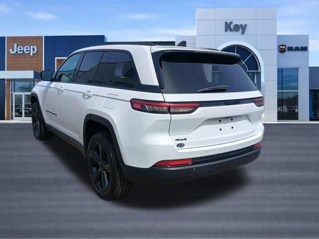 Certified 2023 Jeep Grand Cherokee Altitude AWD/4WD image 3